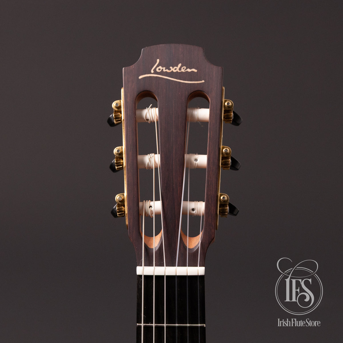 Slotted headstock of the Lowden S-25J with Gotoh Classical Gold tuners