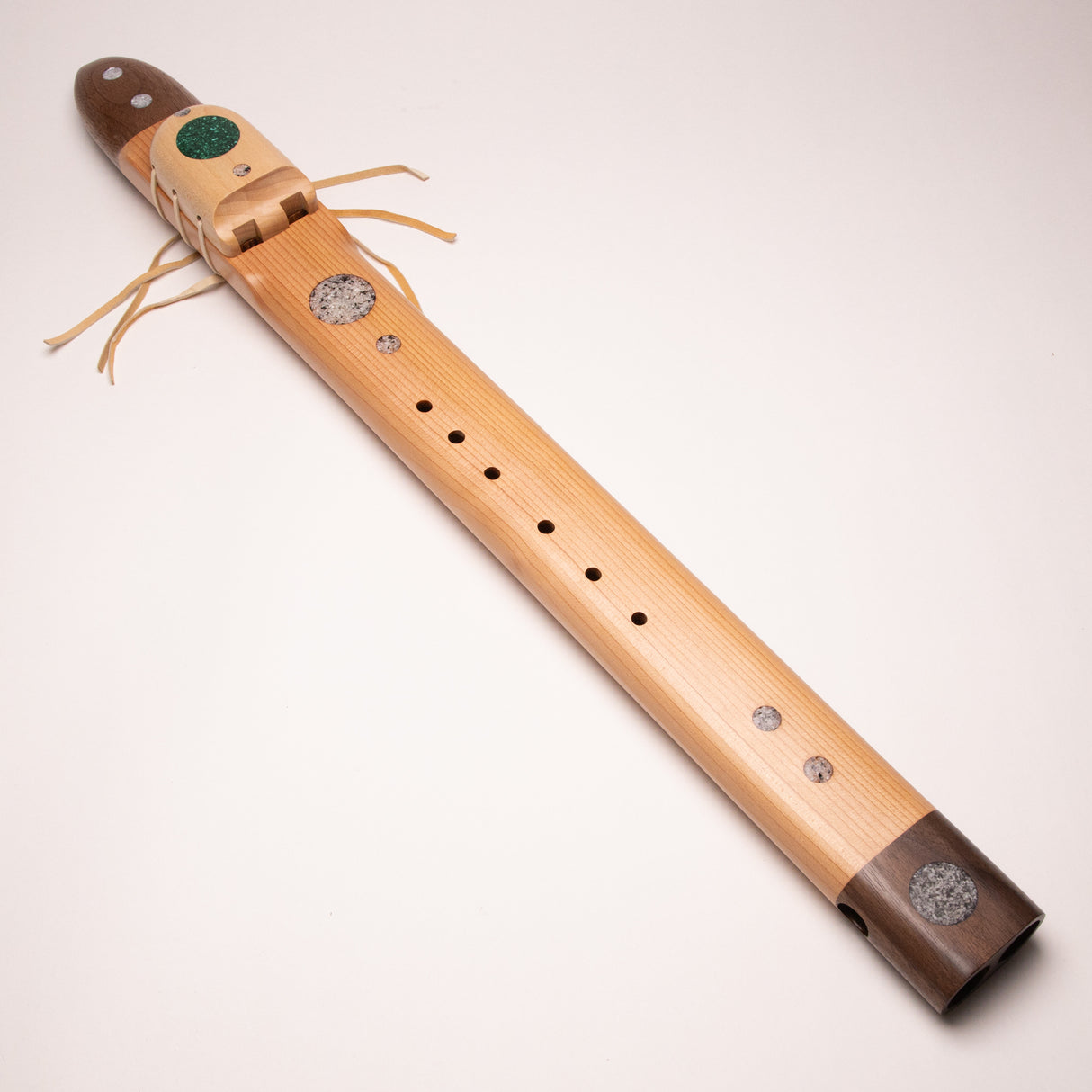 Heart Radiance Native American Drone Flute, D (2024/no.5)