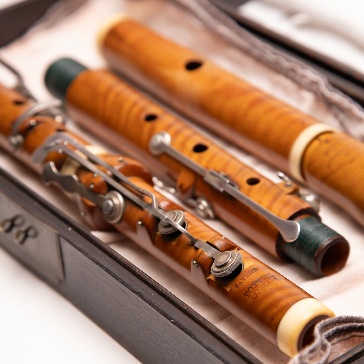 Potter Boxwood & Ivory 8 key