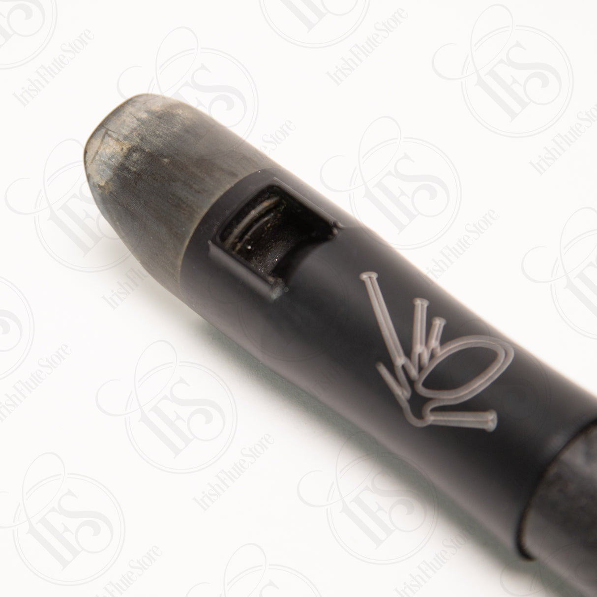 Carbony Close Hole Low D with C-Nat Thumbhole