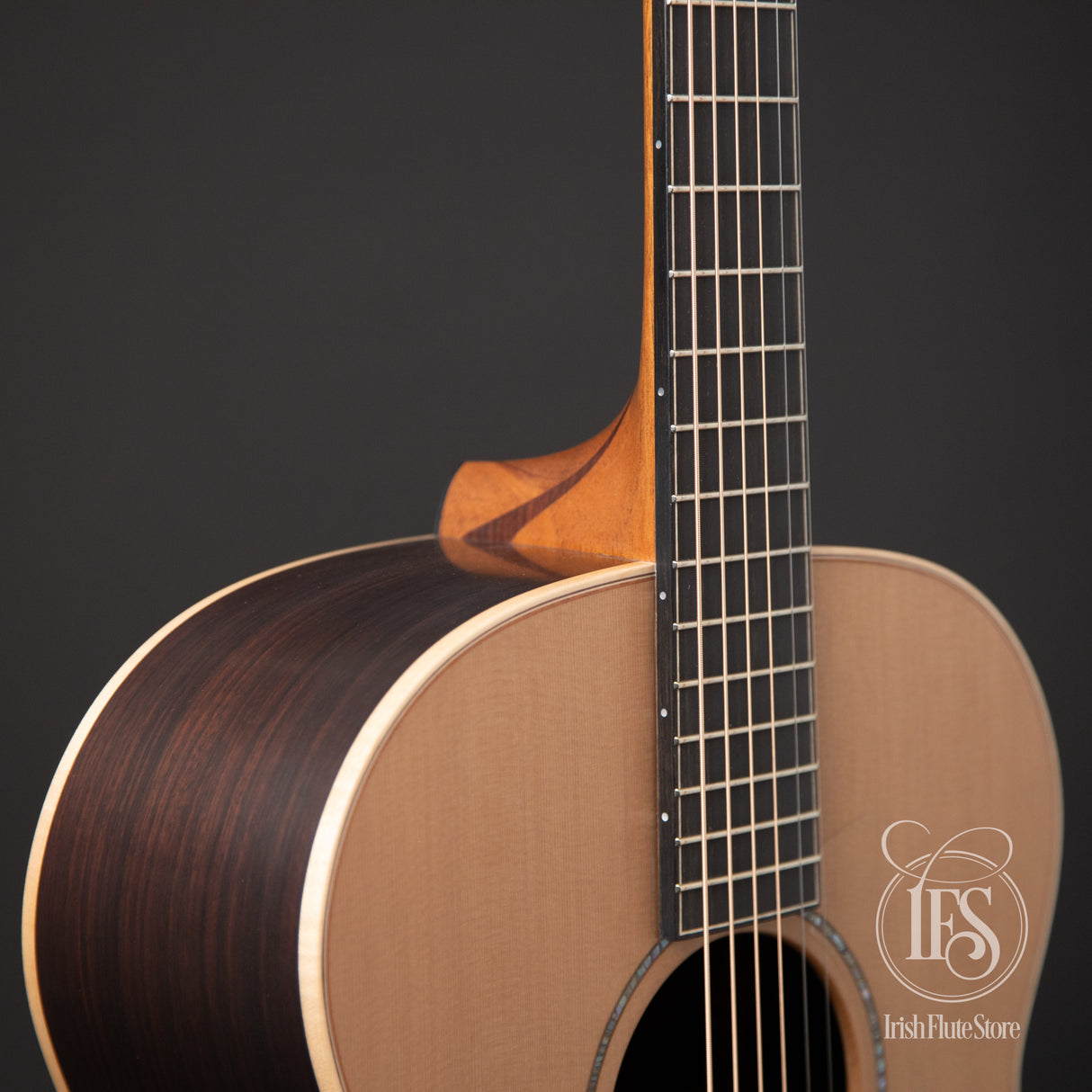 Lowden Guitars O-35 Indian Rosewood & Red Cedar