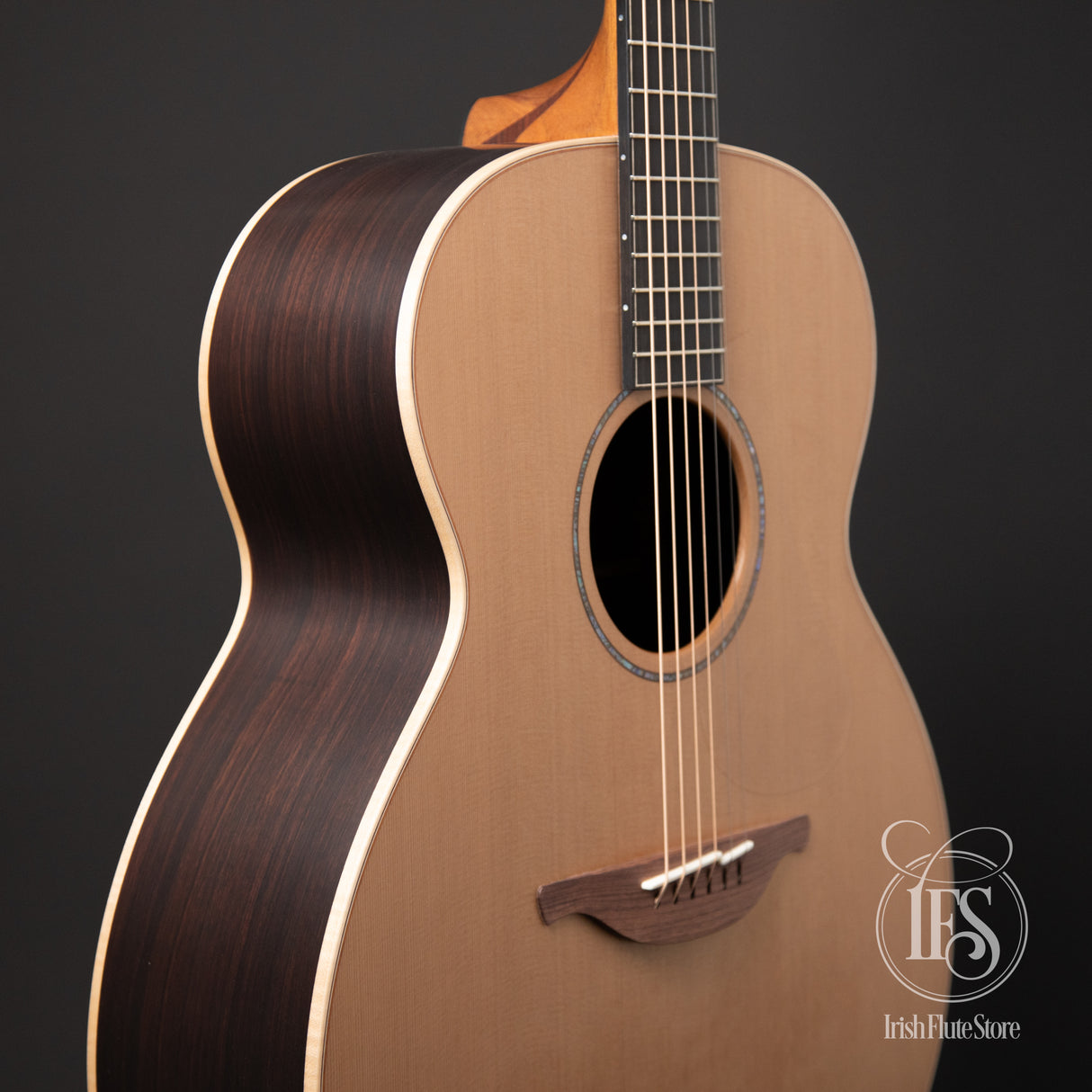 Lowden Guitars O-35 Indian Rosewood & Red Cedar