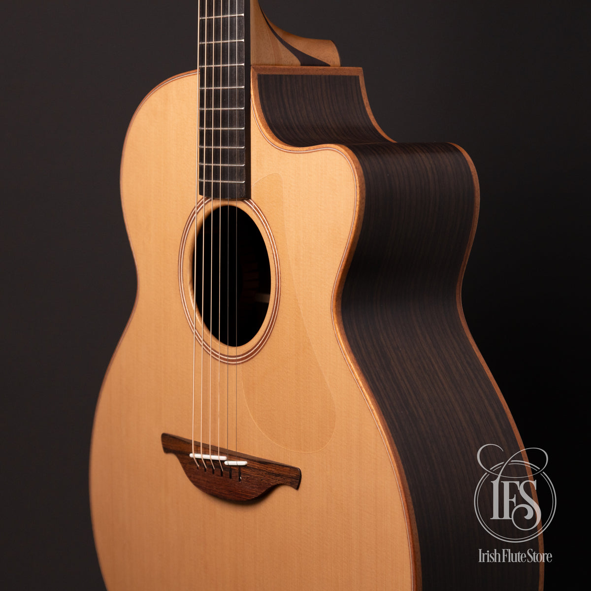 Lowden Guitars O-25c East Indian Rosewood & Red Cedar