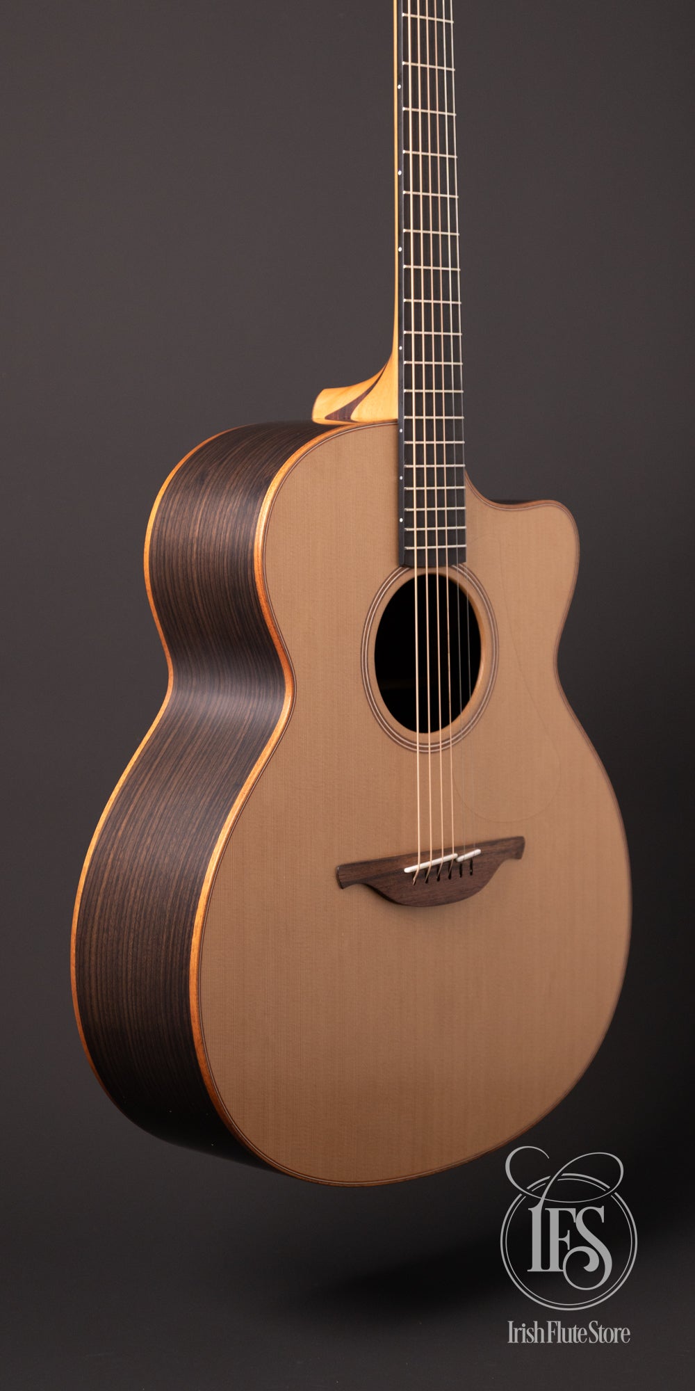 Lowden Guitars O-25c East Indian Rosewood & Red Cedar