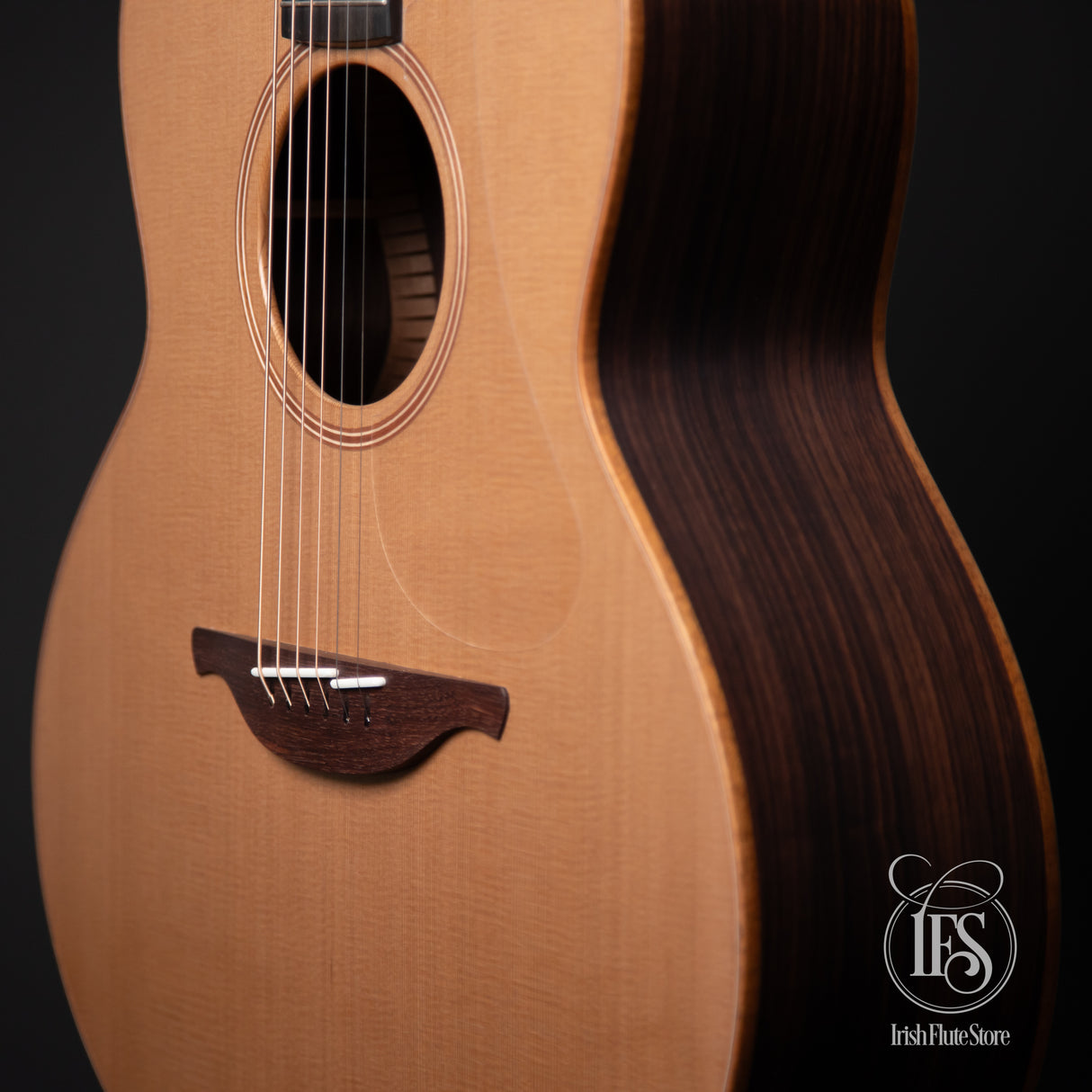 Lowden Guitars F25c Indian Rosewood & Red Cedar Right 3/4 Bout Detail