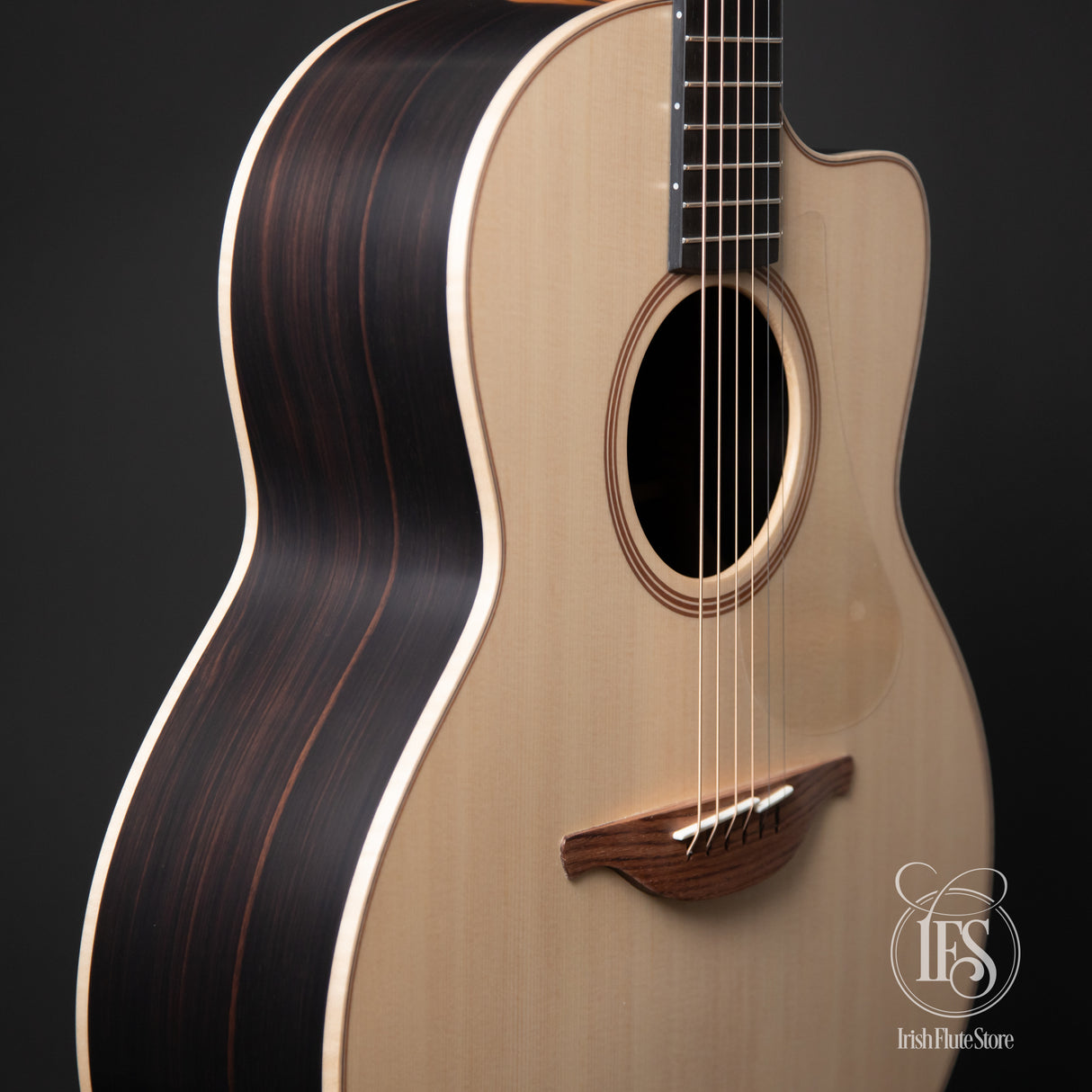 Lowden Guitars F32c Indian Rosewood & Sitka Spruce Left 3/4 Bout