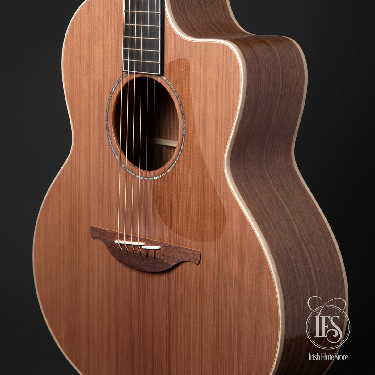 Lowden Guitars F35c Guatemalan Rosewood & Sinker Redwood Right 3/4 Bout