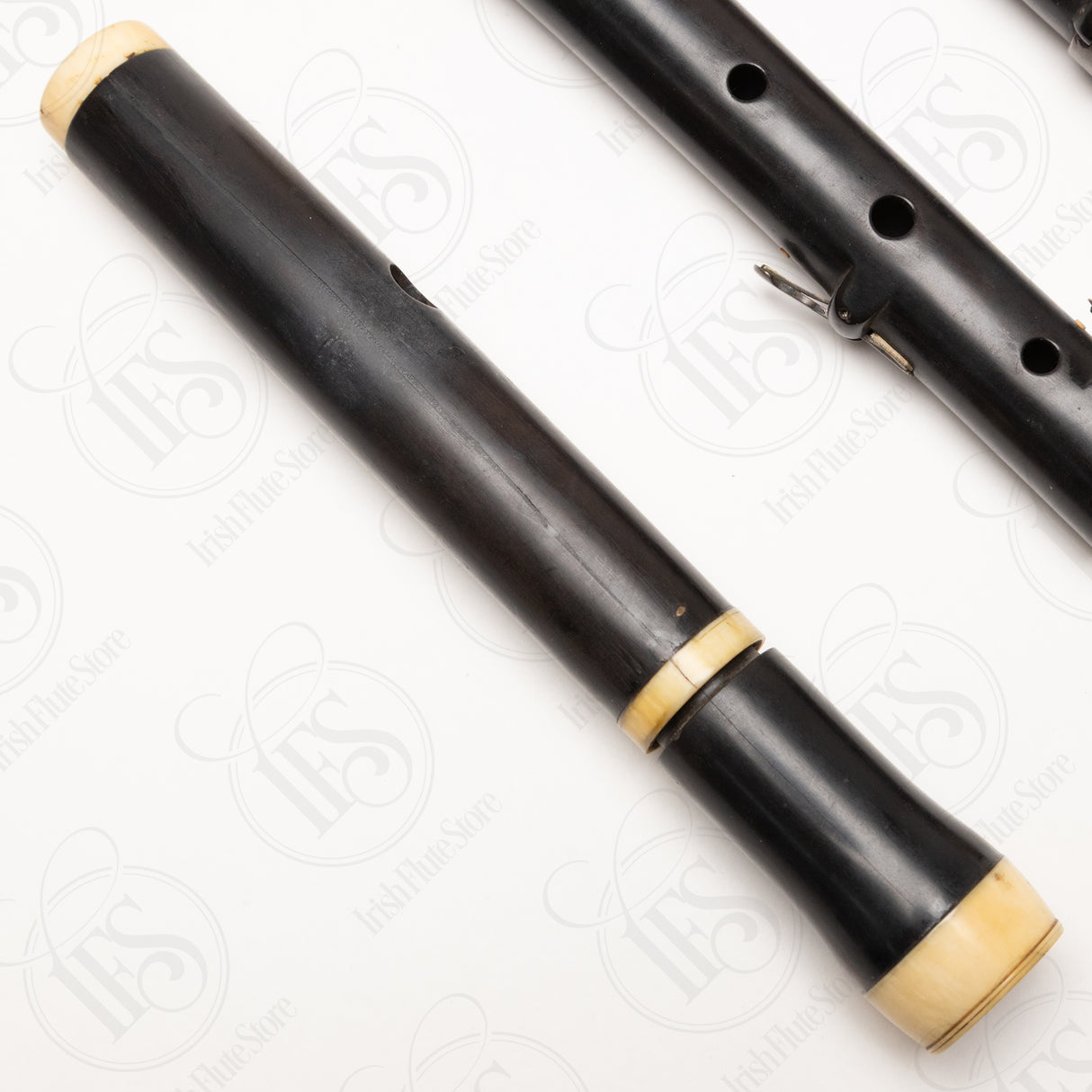 Antique Ebony & Ivory 6-Key, D