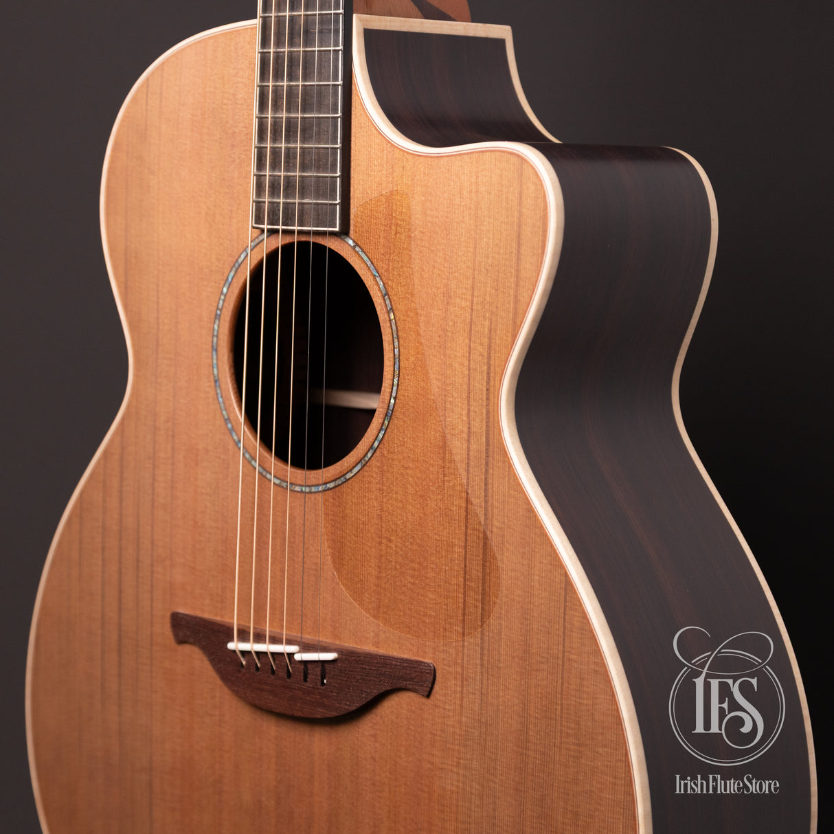 Lowden Guitars O-35c AAAA East Indian Rosewood & Red Cedar