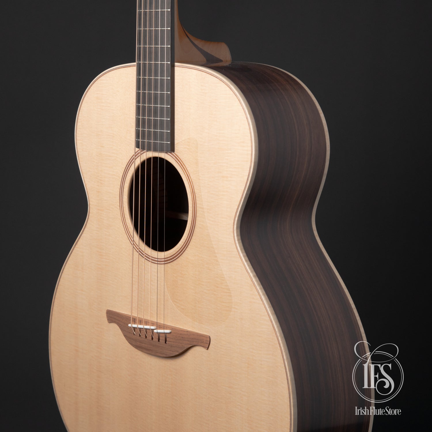 Lowden Guitars 032 Indian Rosewood & Sitka Spruce Right 3/4 View Medium