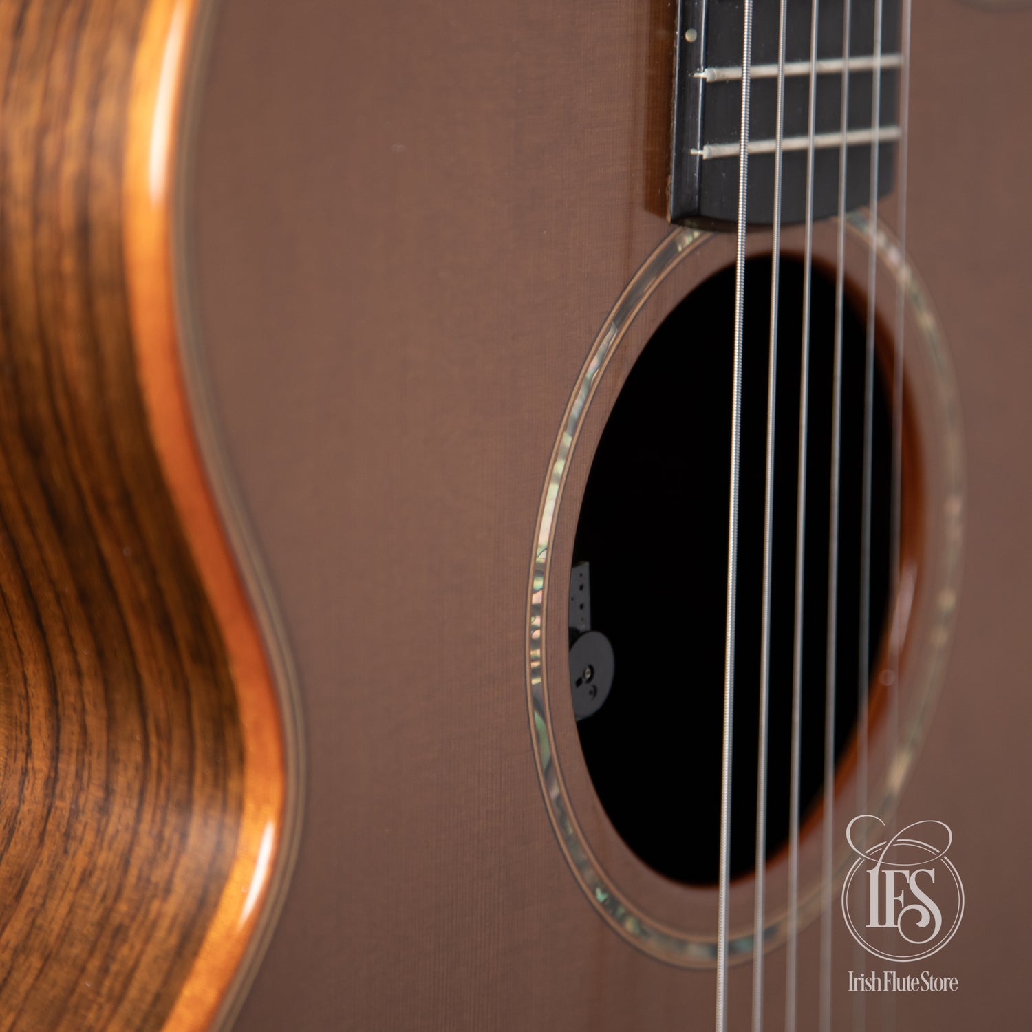 Lowden Guitars Cedar & Indian Rosewood O25c Waist & Rosette